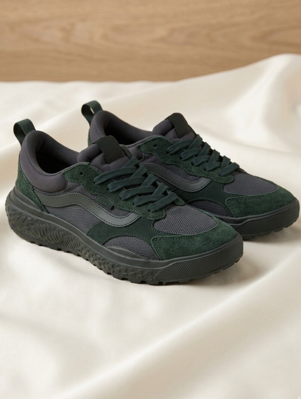 Vans MTE Ultrarange Neo VR3 Mono Dark Green Mend 9.5 Women's 11